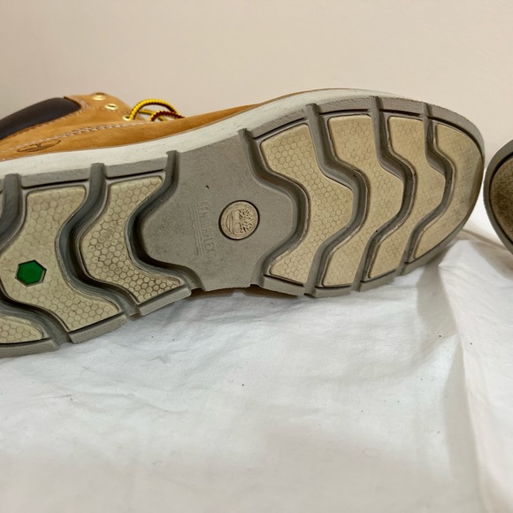 Women’s Timberlands Size 7 - Picture 7 of 16